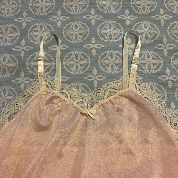 Vintage peachy pink cami & tap shorts set - Picture 3 of 7